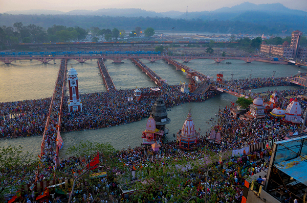 Third Shahi Snan in Hari Ki Pauri by Coupdoeil (CC BY-SA 3.0)